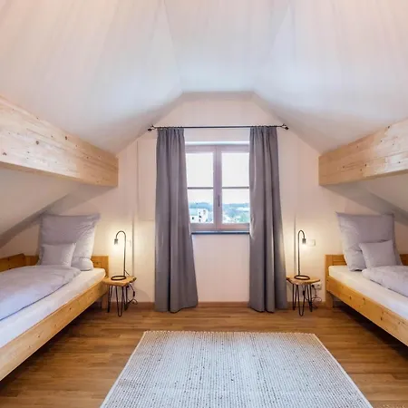 Josef Apartment *